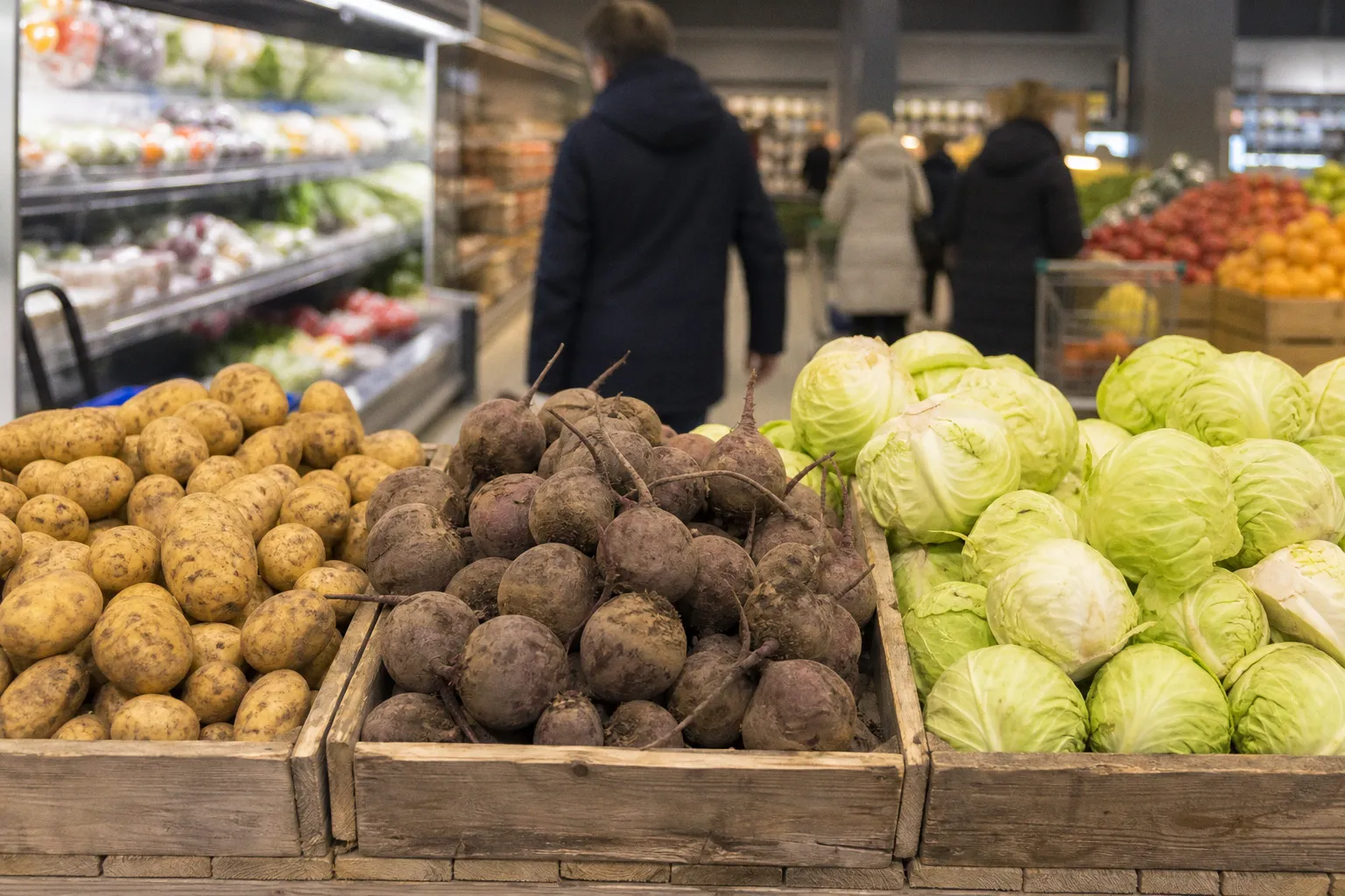 11 продуктов подешевели: какие товары упали в цене больше всего?